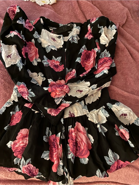 Tops - Black Floral women’s vintage blouse 👚 with Pink & White Roses